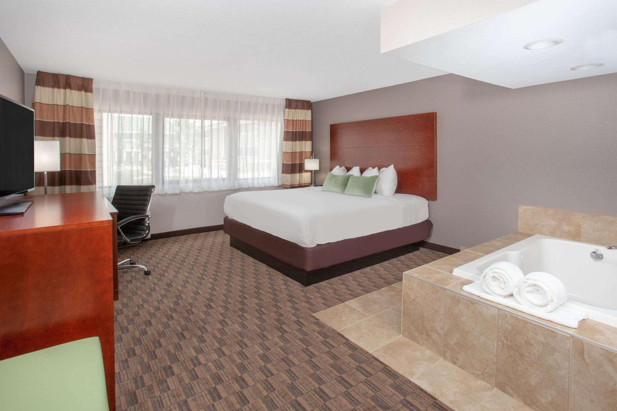 Wyndham Garden Fort Wayne Exteriér fotografie